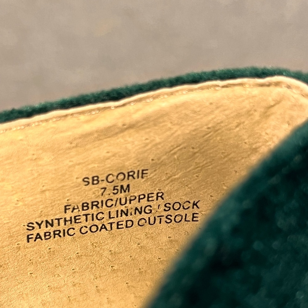 Betsey Johnson Corie Velvet Crystal Heel Pumps Emerald Green 7.5M Glam - Picture 3 of 11